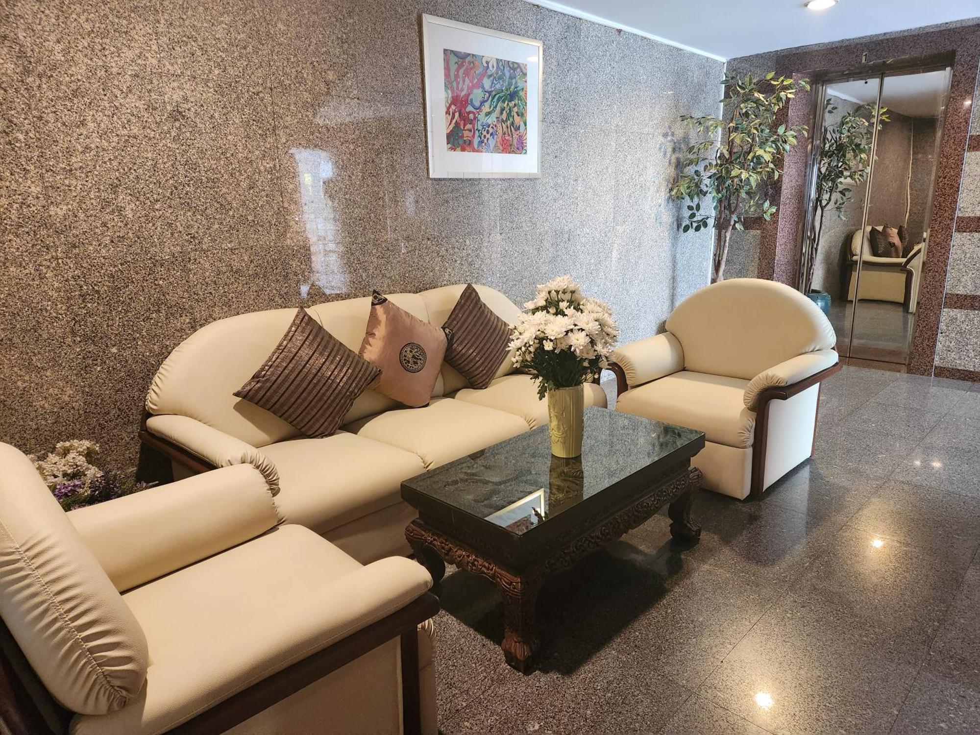 อินเตอร์เชนจ์ ทาวเวอร์ เซอร์วิส อพาร์ตเมนต์  Hotel กรุงเทพมหานคร ภายนอก รูปภาพ