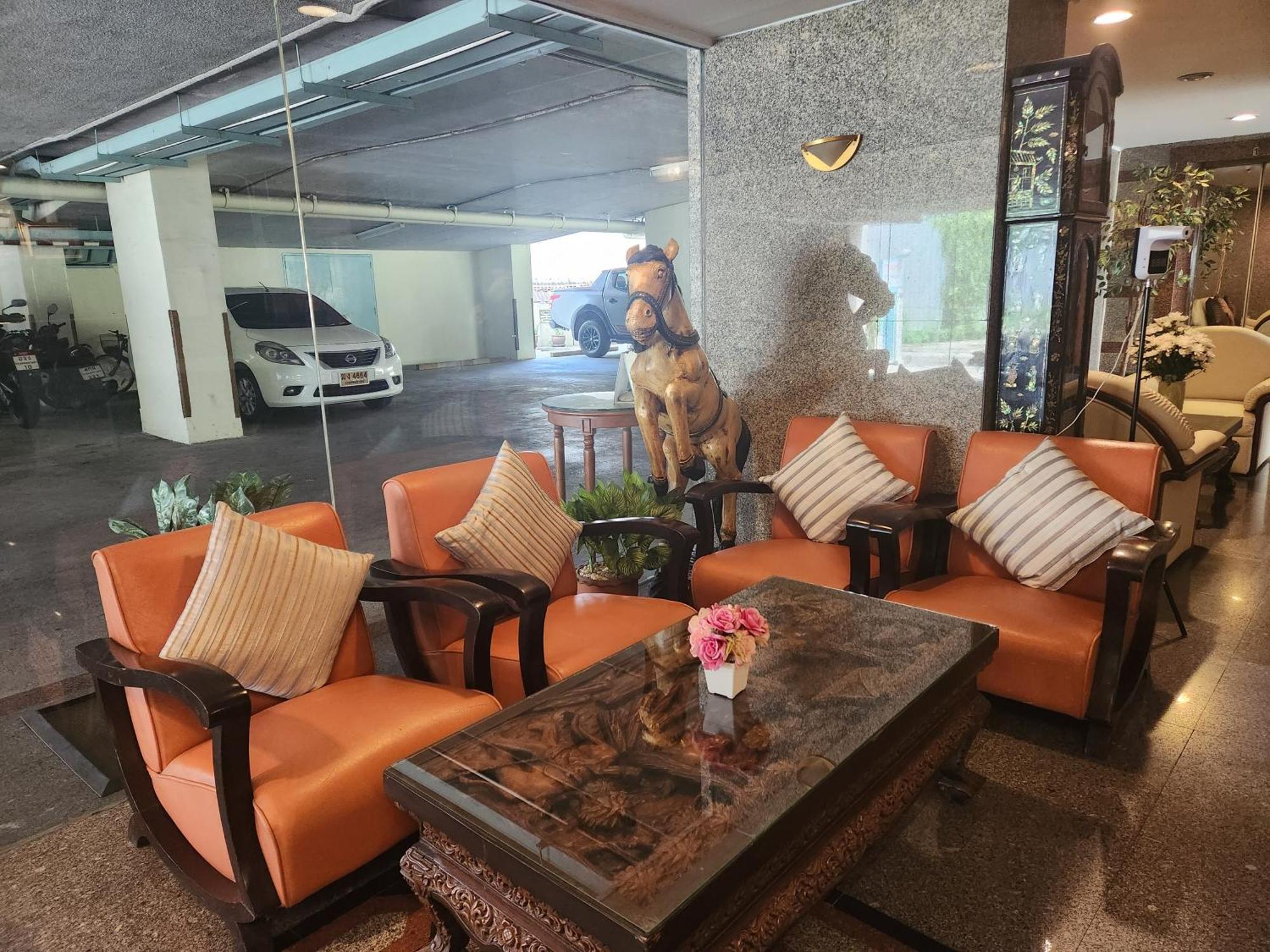 อินเตอร์เชนจ์ ทาวเวอร์ เซอร์วิส อพาร์ตเมนต์  Hotel กรุงเทพมหานคร ภายนอก รูปภาพ