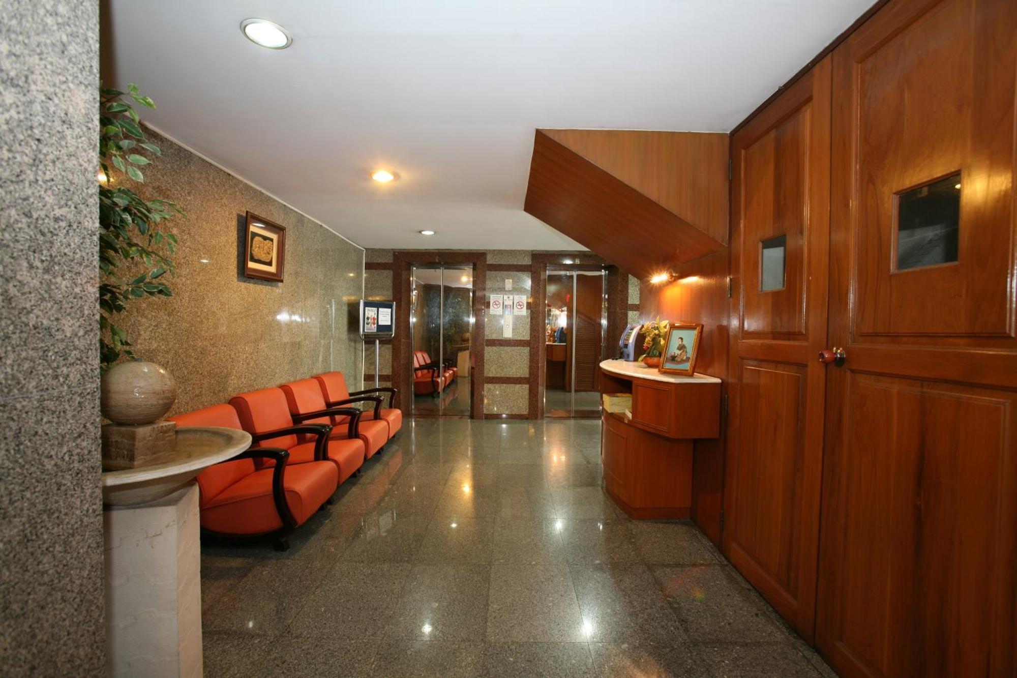 อินเตอร์เชนจ์ ทาวเวอร์ เซอร์วิส อพาร์ตเมนต์  Hotel กรุงเทพมหานคร ภายนอก รูปภาพ