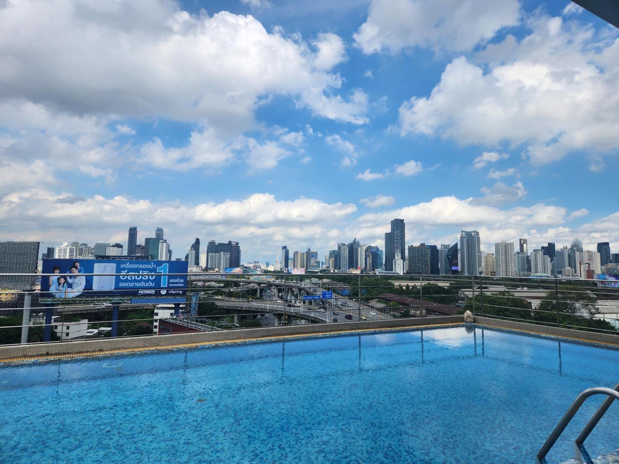 อินเตอร์เชนจ์ ทาวเวอร์ เซอร์วิส อพาร์ตเมนต์  Hotel กรุงเทพมหานคร ภายนอก รูปภาพ