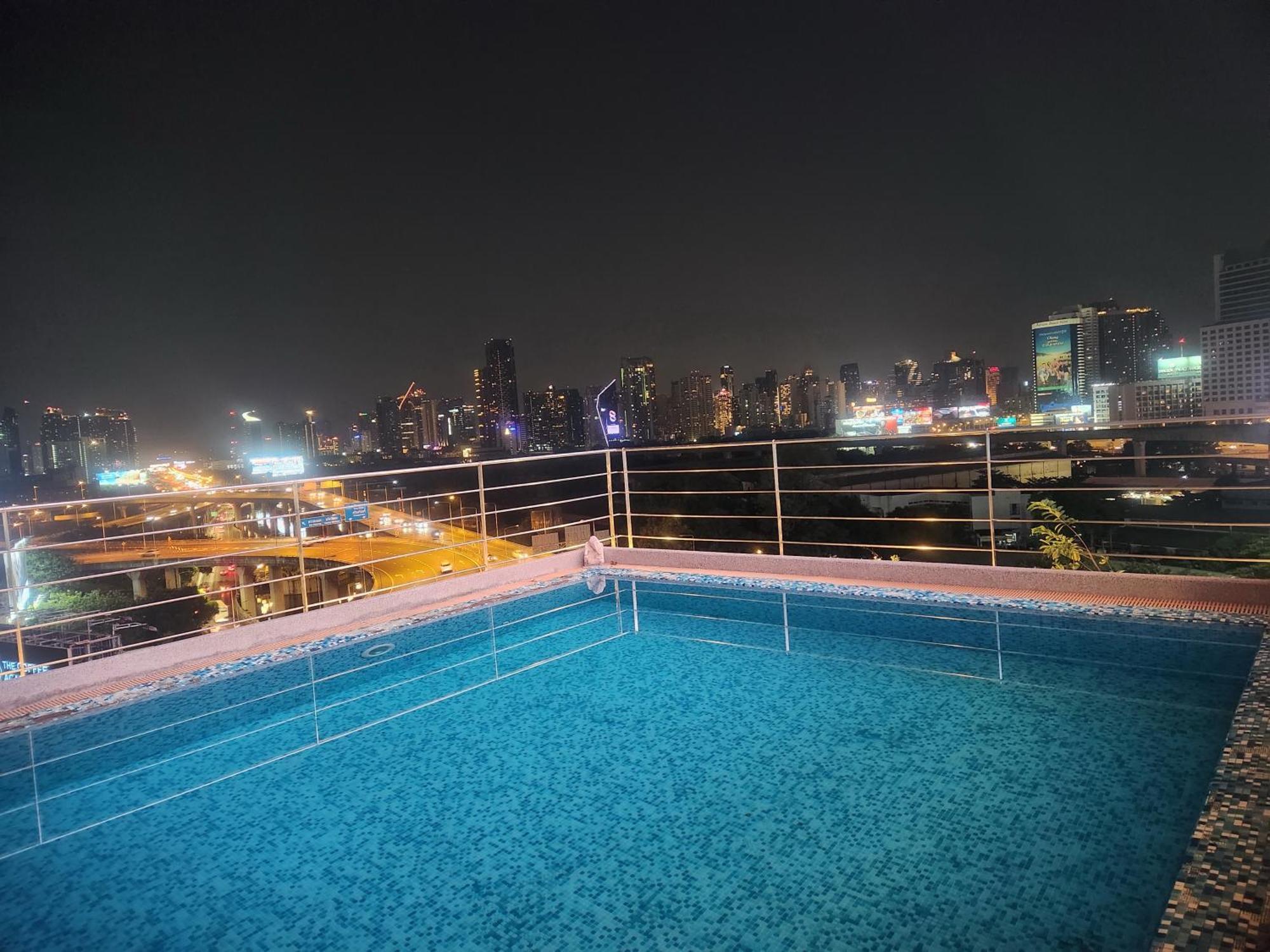 อินเตอร์เชนจ์ ทาวเวอร์ เซอร์วิส อพาร์ตเมนต์  Hotel กรุงเทพมหานคร ภายนอก รูปภาพ